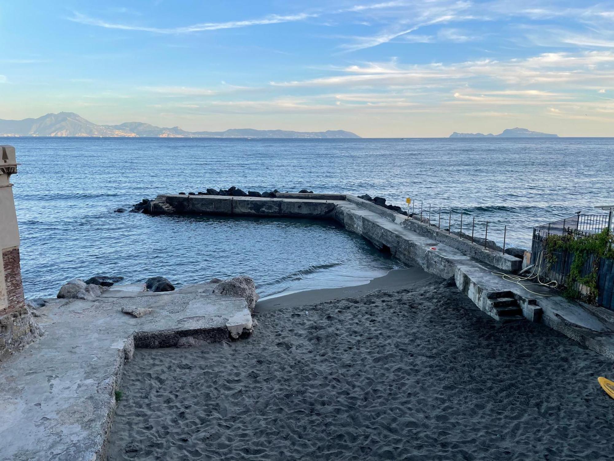 La Casetta Con La Spiaggia Napoli Eksteriør billede